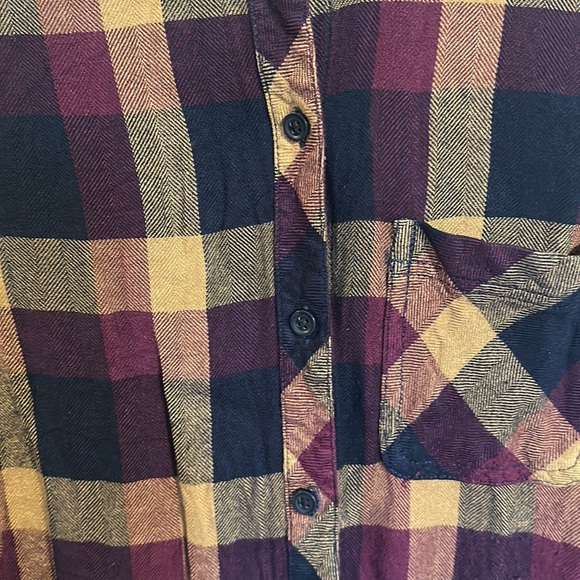 Woman’s Button Down - Picture 4 of 6